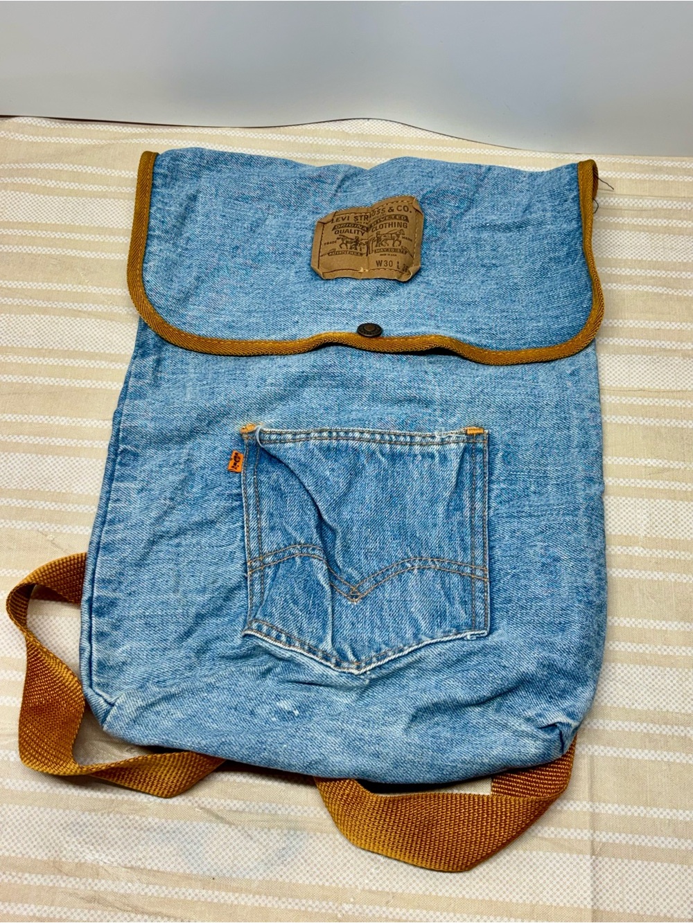 Vintage *LEVI’S* blue denim jean purse/backpack Orange Tab Adjustable Straps